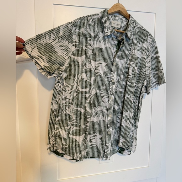 Men’s Green Button Up - Picture 4 of 4